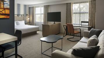 Premium bedding, in-room safe, desk, iron/ironing board