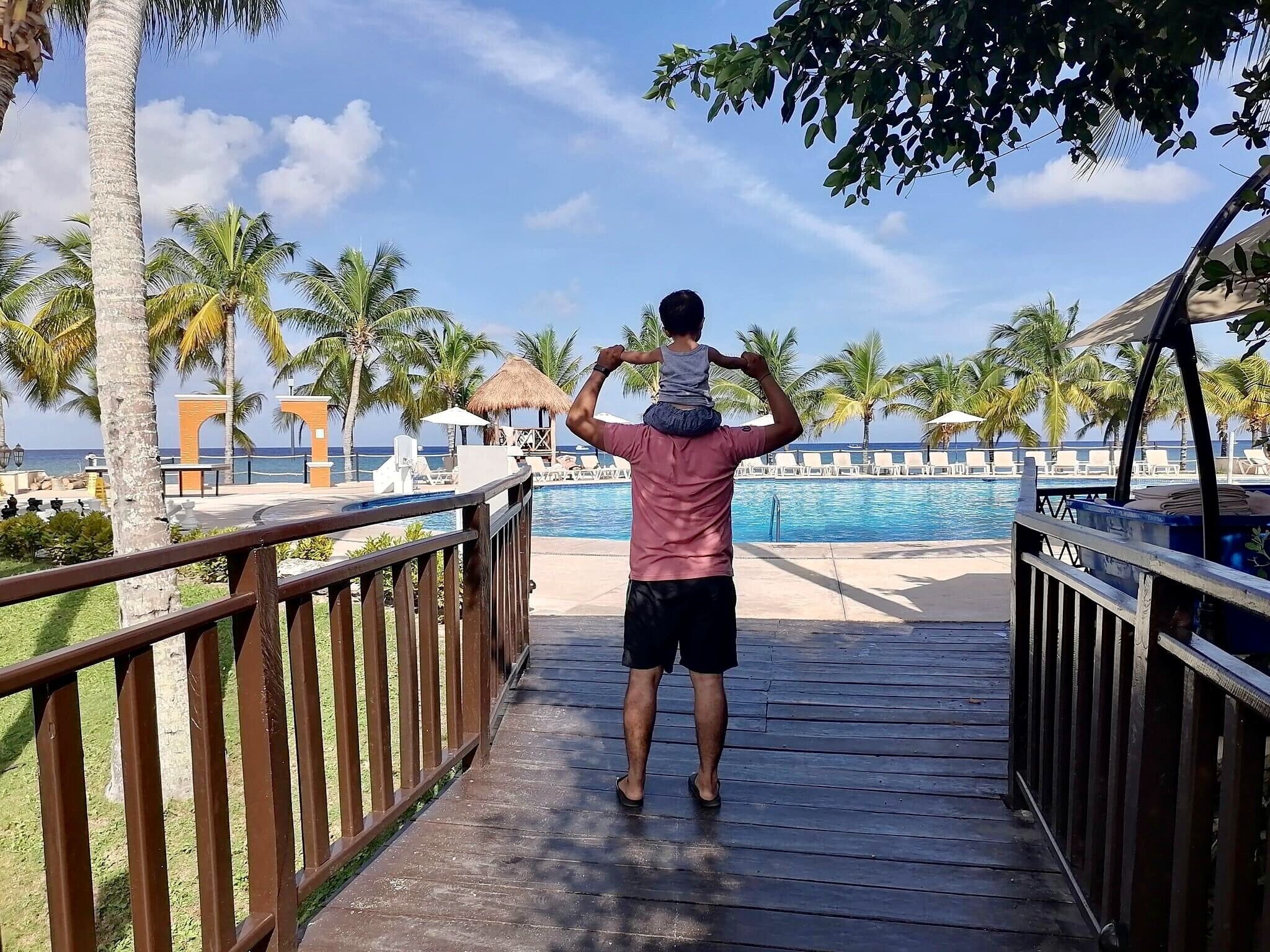 3 buitenzwembaden, parasols voor strand/zwembad