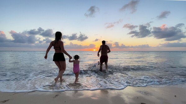 私人海灘、躺椅、海灘浴巾、海灘按摩