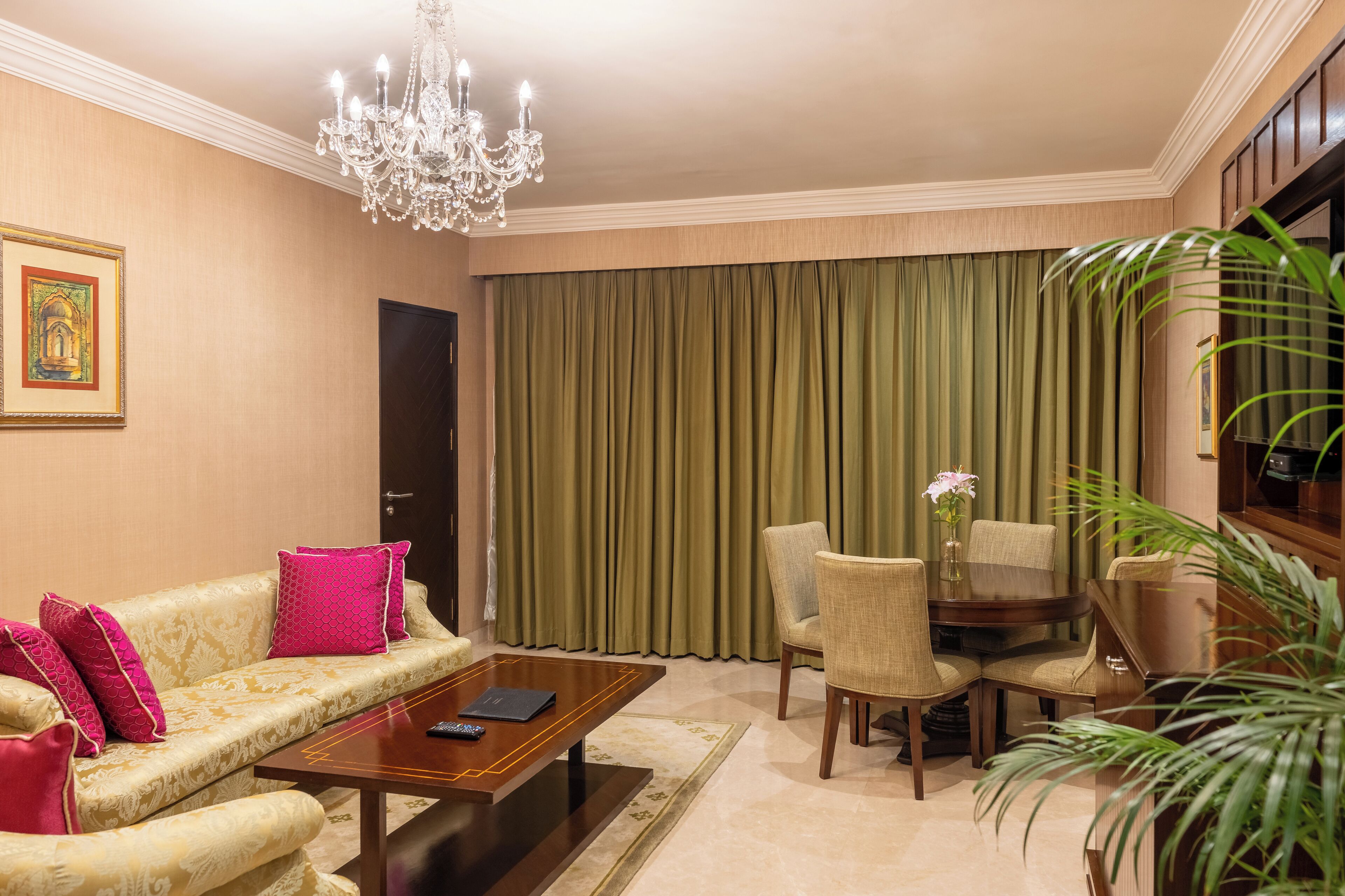 Deluxe Suite, 1 Bedroom | Premium bedding, memory foam beds, minibar, in-room safe