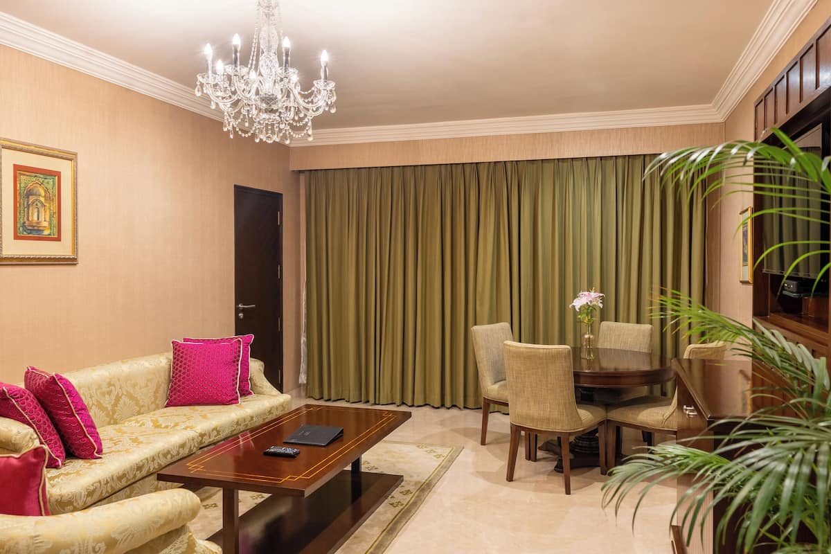Deluxe Suite, 1 Bedroom | Premium bedding, memory-foam beds, minibar, in-room safe