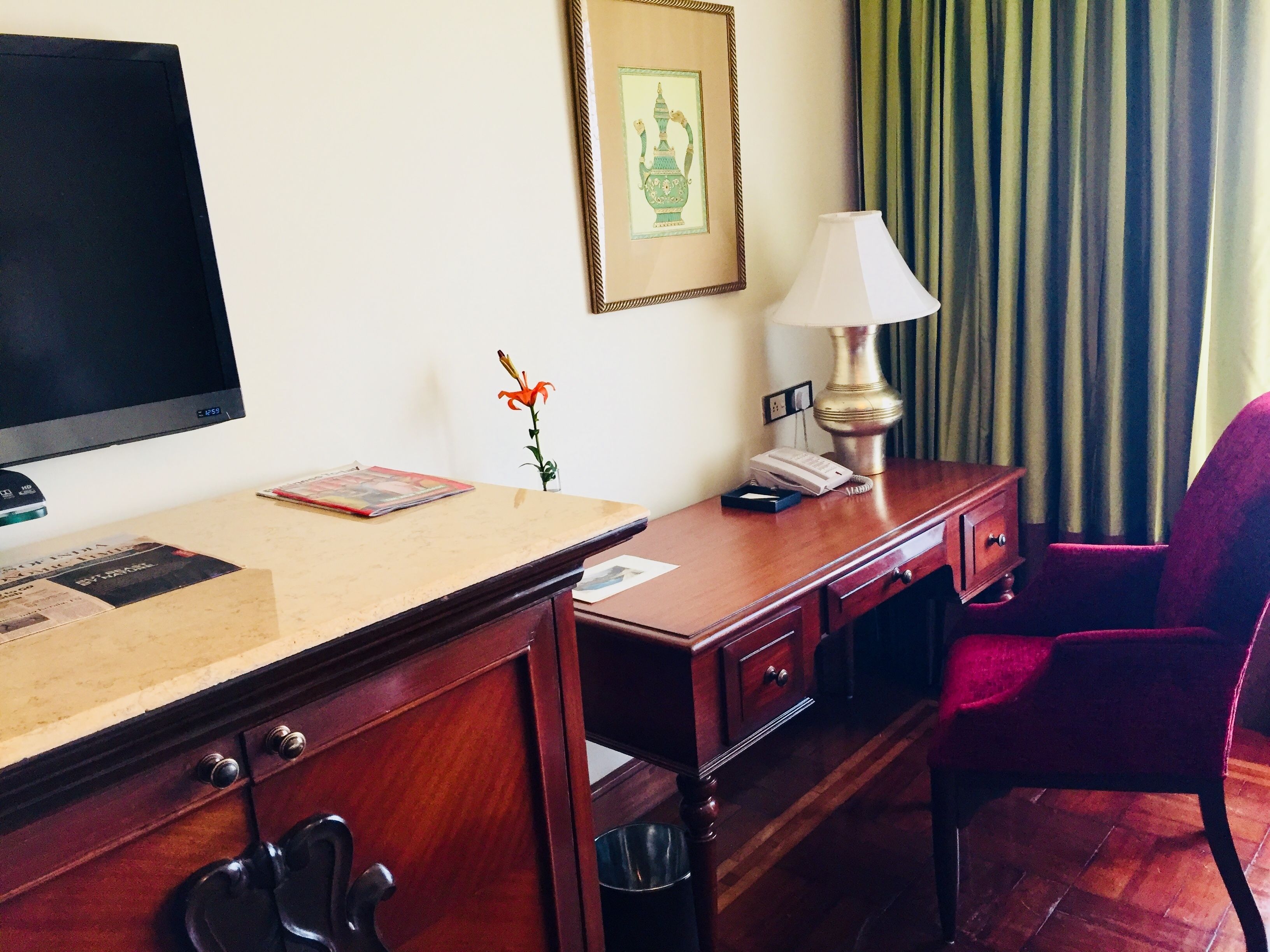 taj club, club room, 1 king bed | premium bedding, memory-foam beds, minibar, in-room safe