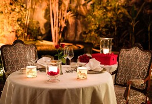 3 restaurants; breakfast, lunch, dinner, and brunch served - Taj Krishna (Hyderabad)