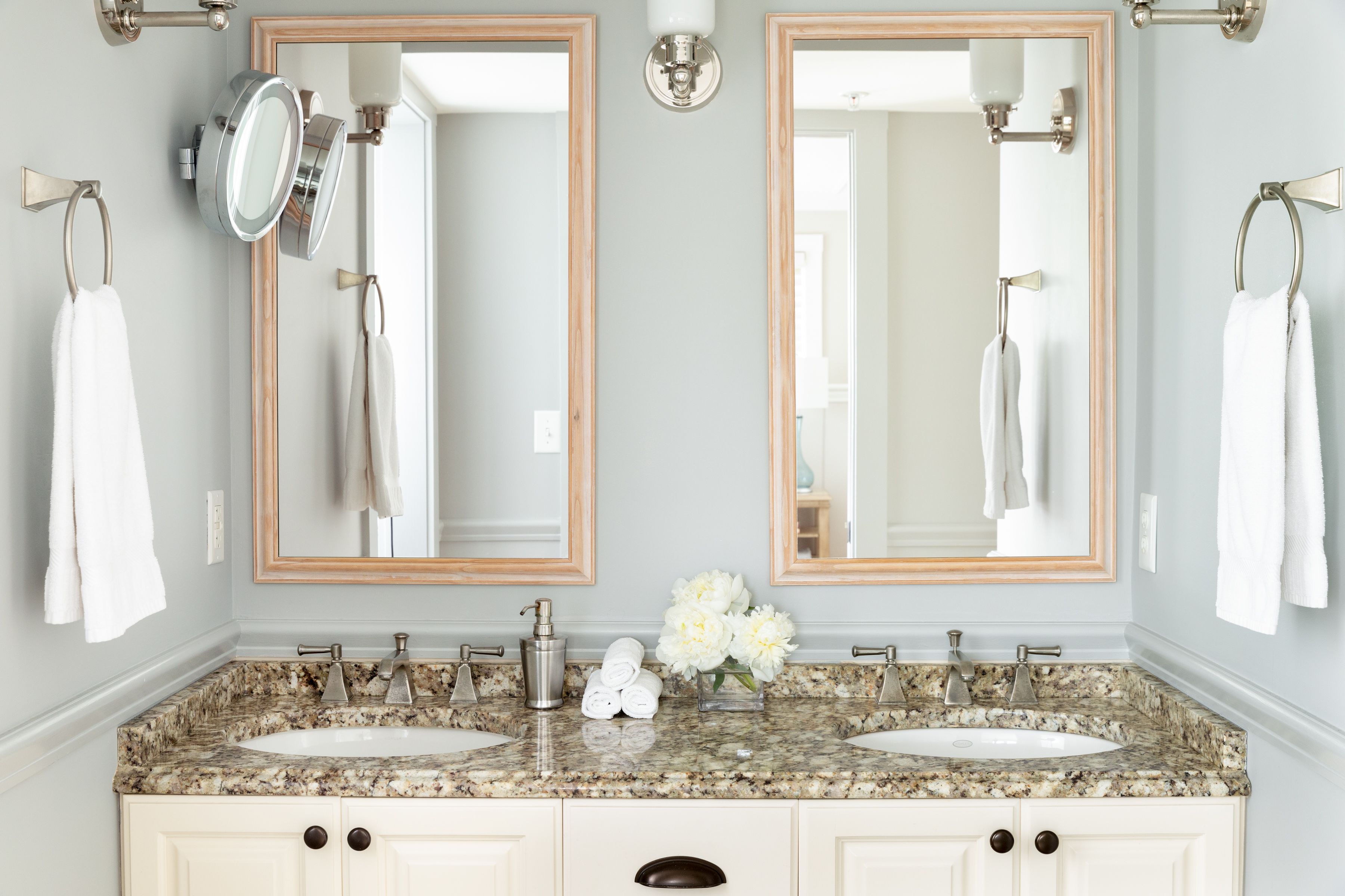 luxury room, 1 king bed | bathroom | combined shower/bathtub, free toiletries, towels