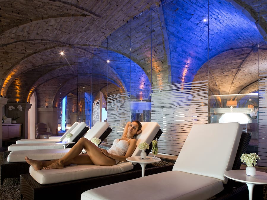 Sauna, hot tub, steam room, hot springs/mineral springs, body treatments