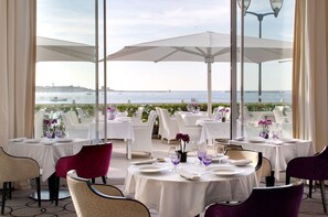 Mittagessen, Abendessen, französische Küche, Blick auf den Strand 