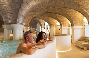 Sauna seca, banheira de hidromassagem, sauna a vapor