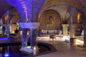 Sauna, bain à remous, hammam, sources chaudes/minérales, soins corporels
