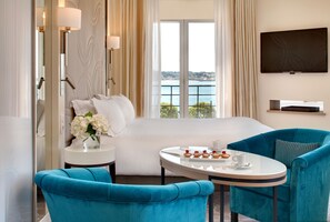 Deluxe Ocean Room