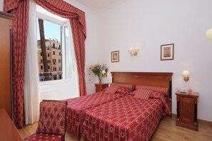 Suite, 2 Schlafzimmer, 2 Bäder | Minibar, Zimmersafe, Schreibtisch, Verdunkelungsvorhänge