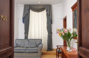 Deluxe Triple Room | Living area | 26-inch LCD TV with satellite channels, TV, first-run movies