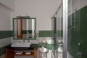 Deluxe Double Room | Bathroom | Free toiletries, hair dryer, bathrobes, slippers - Relais Pierret (Rome)