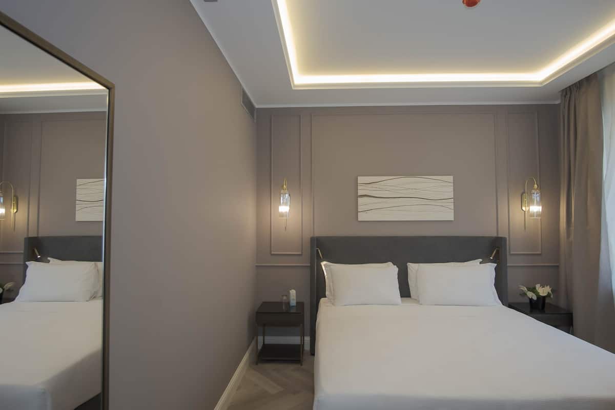 Junior Studio Suite | Minibar, in-room safe, blackout curtains, soundproofing