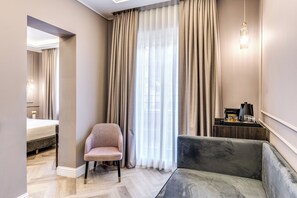 Junior Suite | Minibar, in-room safe, blackout drapes, soundproofing