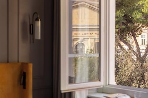 Standard Double or Twin Room | Minibar, in-room safe, blackout drapes, soundproofing