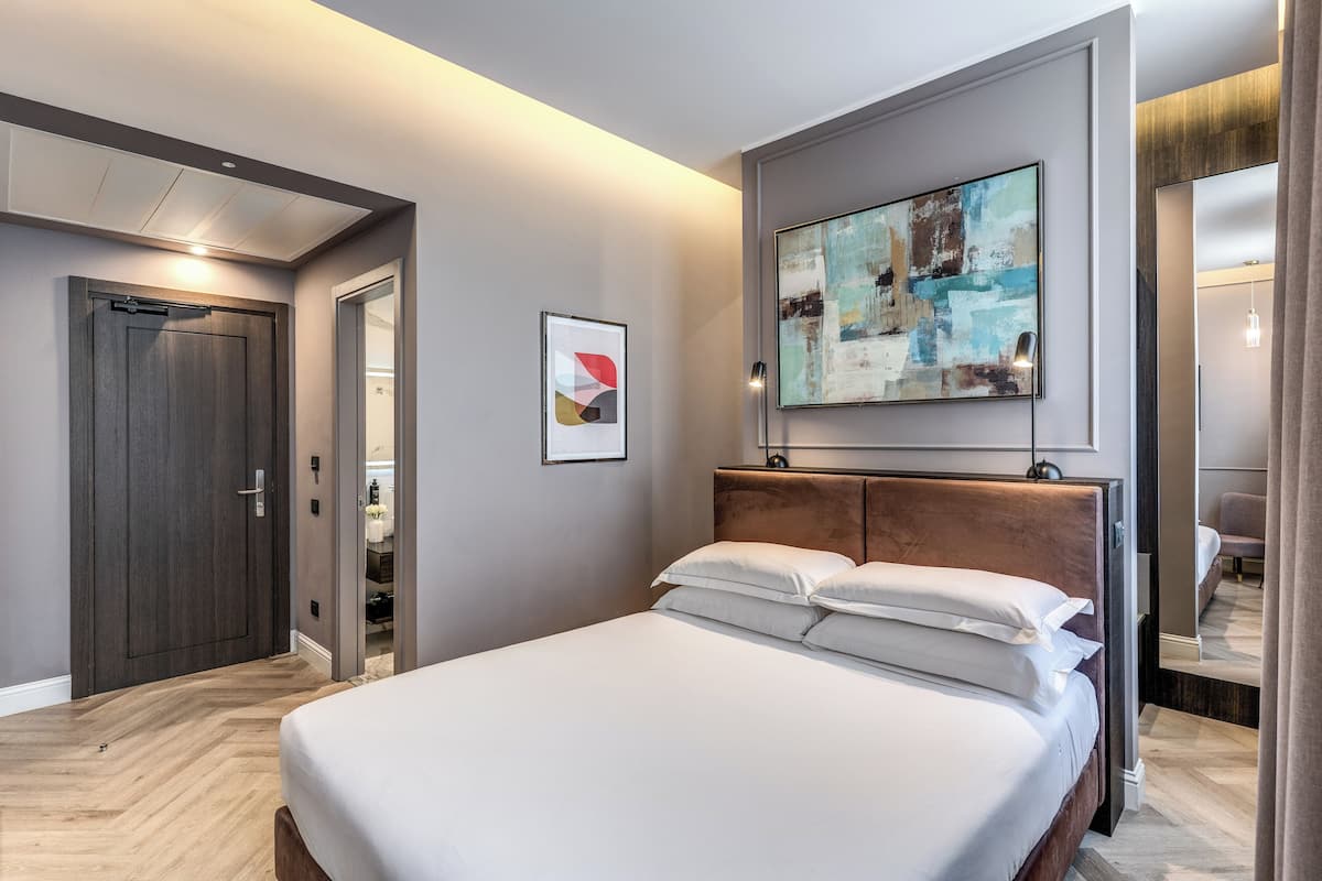 Kamar Deluks | Minibar, brankas, tirai kedap cahaya, dan kedap suara