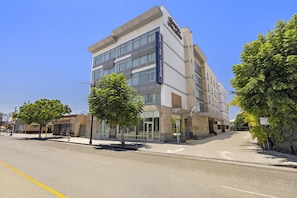 Exterior - Hampton Inn & Suites Los Angeles/Hollywood (Los Angeles)