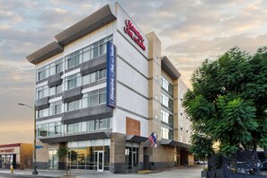 Exterior - Hampton Inn & Suites Los Angeles/Hollywood (Los Angeles)