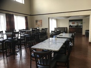 Free daily full breakfast - Quality Inn & Suites Middletown - Franklin (Franklin)