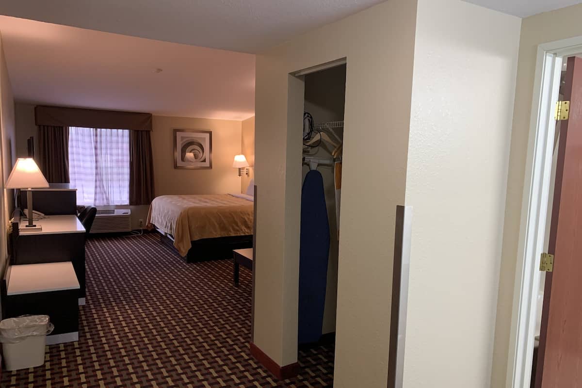 Efficiency, Room, 1 King Bed, Non Smoking | Premium bedding, down comforters, in-room safe, desk