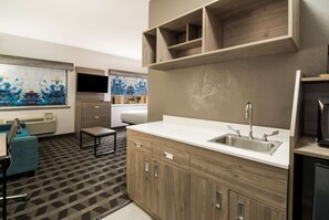 Suite, 1 King Bed with Sofa bed, Accessible, Non Smoking | Minibar, desk, blackout drapes, iron/ironing board