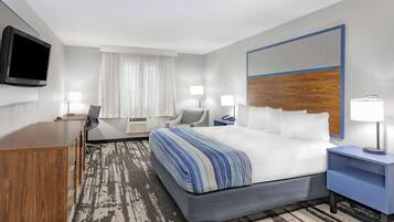 Schreibtisch, Verdunkelungsvorhänge, Bügeleisen/Bügelbrett