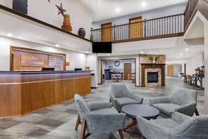 Lobby - AmericInn by Wyndham Pella (Pella)
