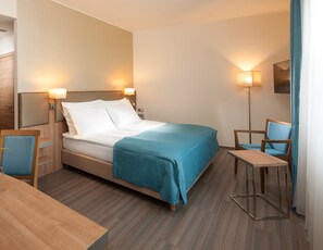 Suite, 1 King Bed with Sofa bed | Hypo-allergenic bedding, in-room safe, desk, laptop workspace - Holiday Inn Prague Congress Centre by IHG (Prague)