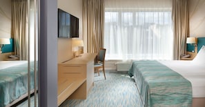 Hypo-allergenic bedding, in-room safe, desk, laptop workspace