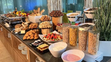 Daily buffet breakfast (CZK 550 per person)