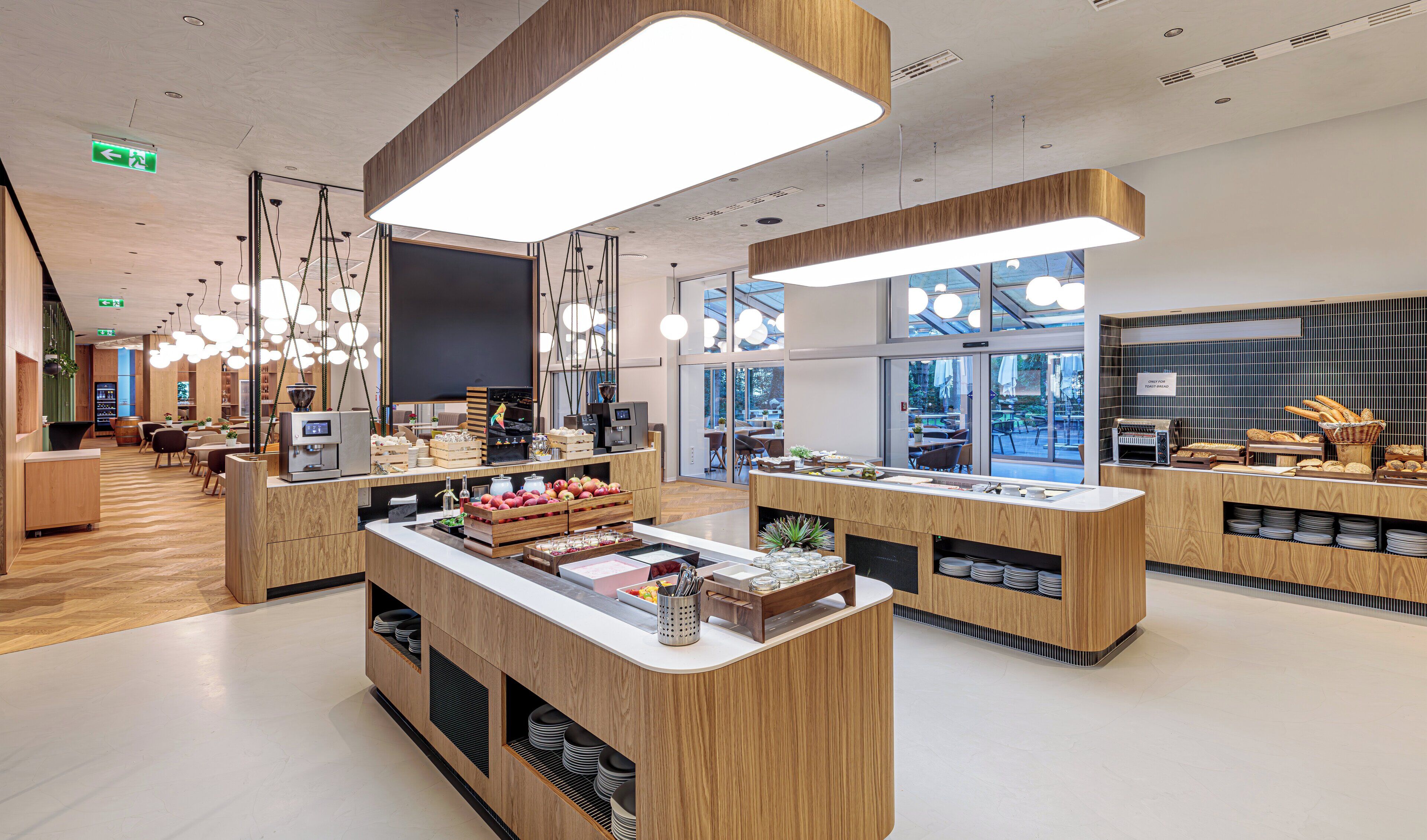 Daily buffet breakfast (CZK 550 per person)