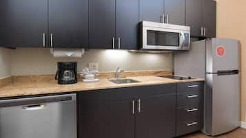 Full-sized fridge, microwave, stovetop, dishwasher