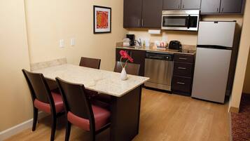 Full-sized fridge, microwave, stovetop, dishwasher