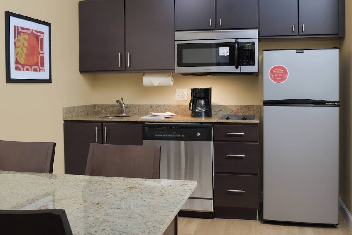Full-sized fridge, microwave, stovetop, dishwasher