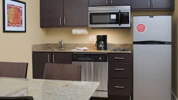 Full-sized fridge, microwave, stovetop, dishwasher