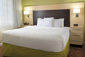In-room safe, desk, blackout drapes, iron/ironing board - TownePlace Suites by Marriott Lake Jackson Clute (Clute)