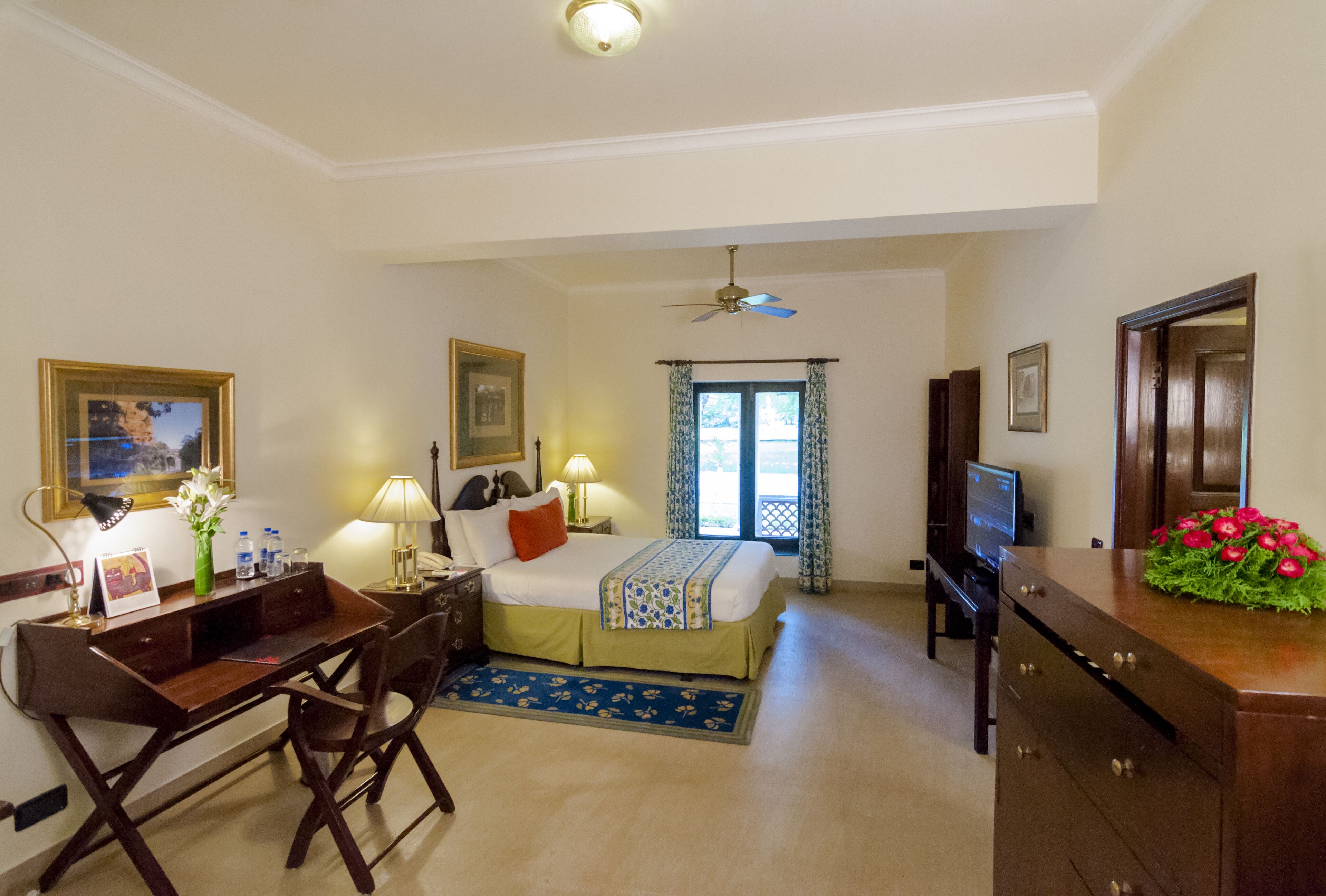 premium suite, 1 double bed, garden view | 1 bedroom, minibar, in-room safe, individually decorated