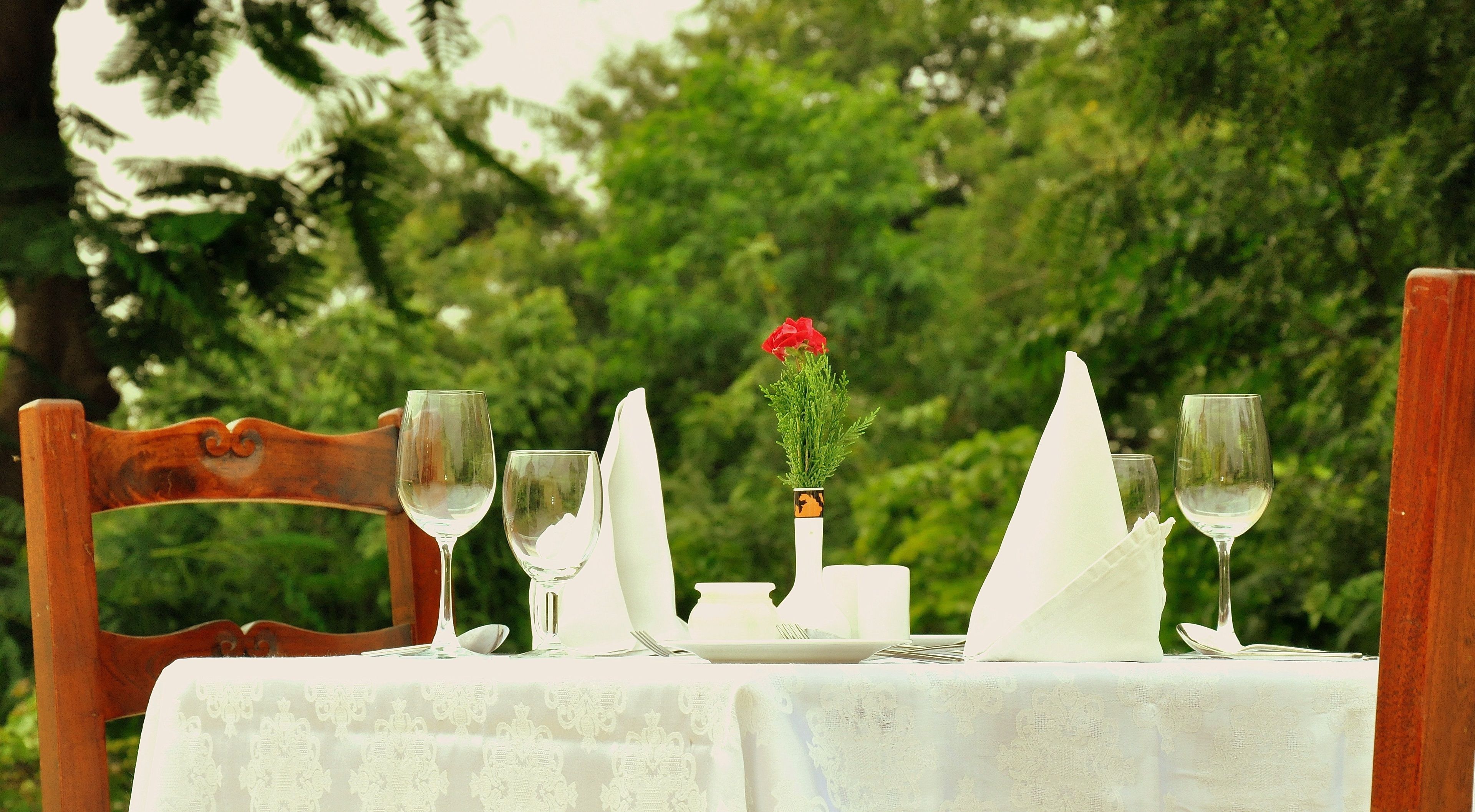 breakfast, lunch and dinner served