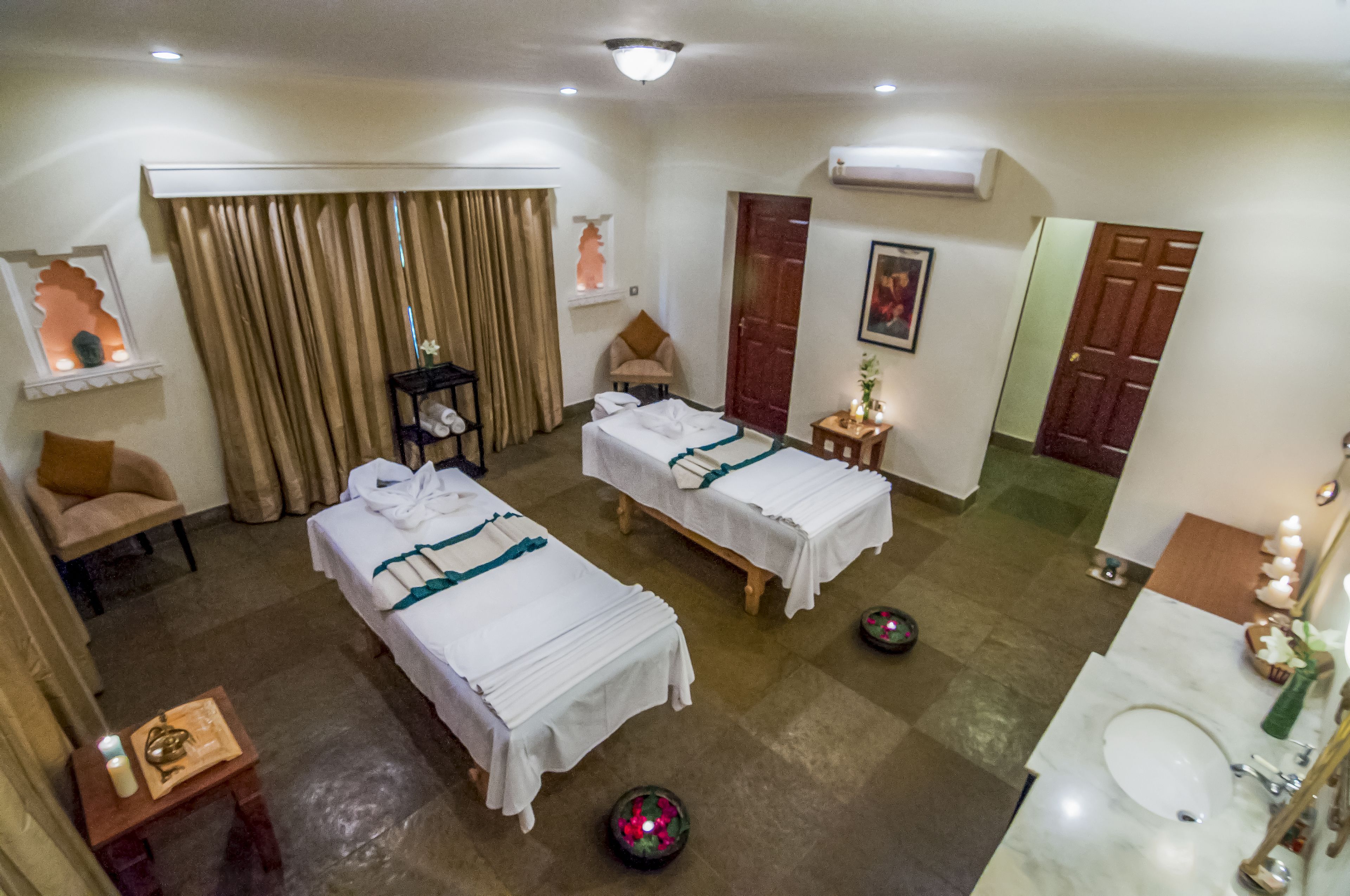 couples treatment room(s), body treatments, aromatherapy