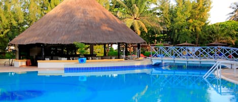 Outdoor pool, sun loungers