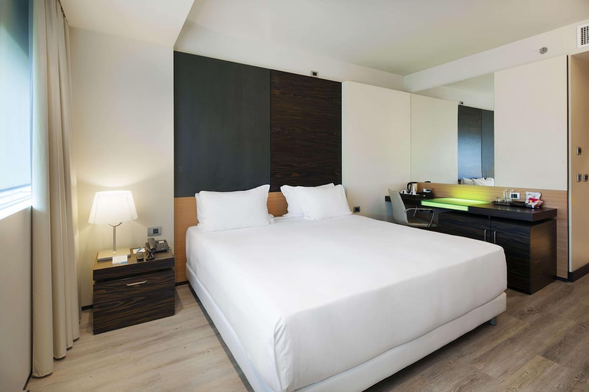 Biancheria da letto di alta qualità, copriletto in piuma, minibar