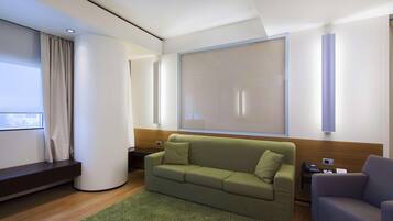 Biancheria da letto di alta qualità, copriletto in piuma, minibar