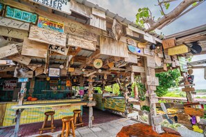 5 restaurants, breakfast, lunch, dinner served; international cuisine