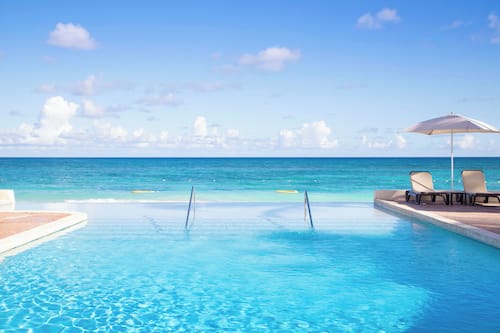 3 outdoor pools, pool umbrellas, pool loungers