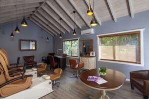 Couples treatment room(s), body treatments, hot stone massages - Pineapple Beach Club Antigua - Adults Only – All Inclusive (Willikies)