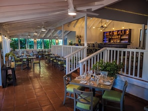 5 restaurants, breakfast, lunch, dinner served; international cuisine