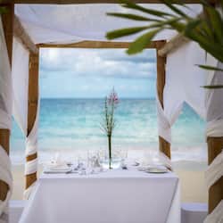 5 restaurants, breakfast, lunch, dinner served; international cuisine