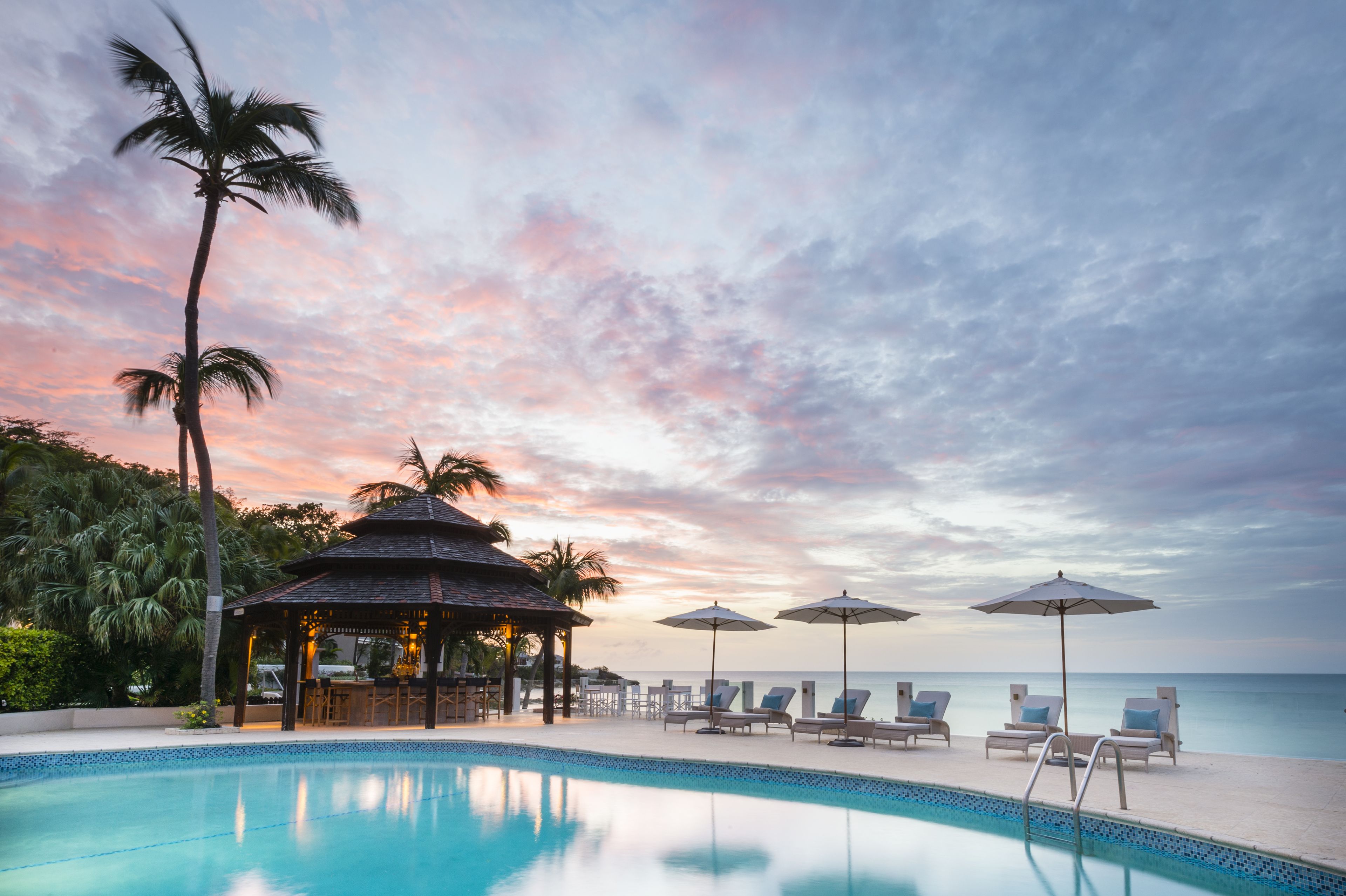 3 outdoor pools, pool umbrellas, pool loungers