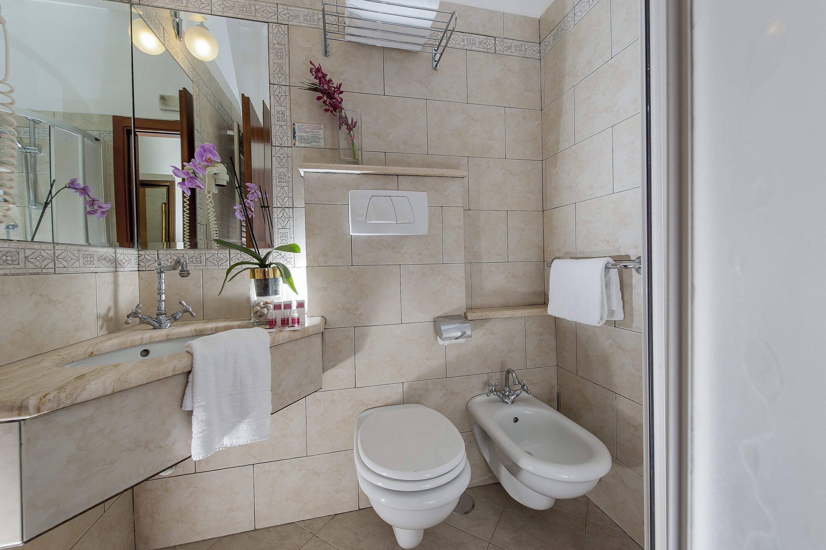 shower, hydromassage showerhead, free toiletries, hair dryer