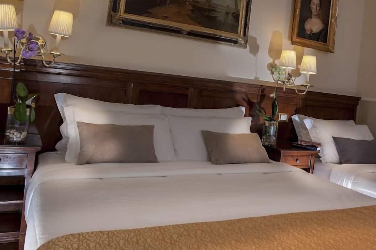 Hypo-allergenic bedding, in-room safe, desk, laptop workspace